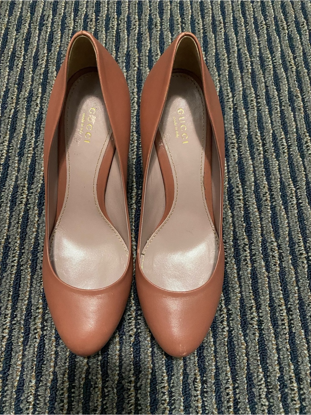Gucci Leather pumps size 39 Made in Italy. Excellent condition